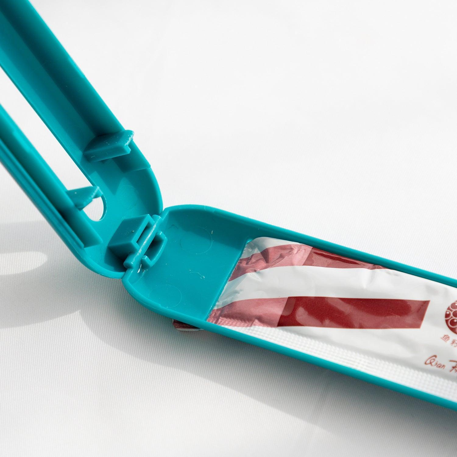 Deluxe Cat Strip Spoon Feeder: The Ultimate Pet Feeding Tool